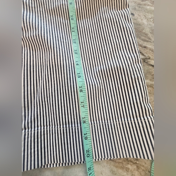 Jones New York Sport Stretch Black White Striped Shorts With Pockets 8 - Picture 12 of 13